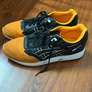 Pre owned and barely worn gym shoes.